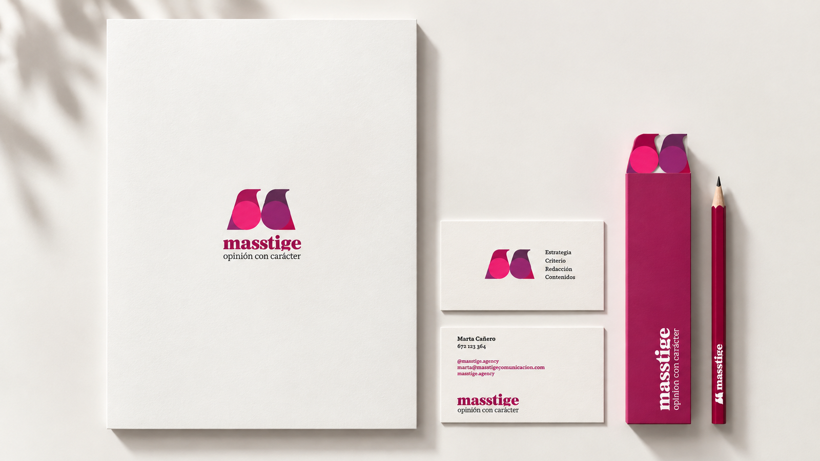 Papeleria corporativa Masstige en magenta